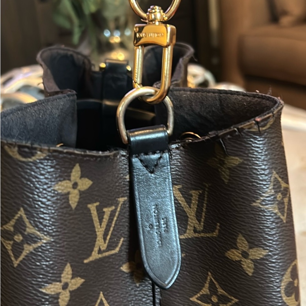 LOUIS VUITTON Monogram Neonoe MM in Black - Picture 12 of 15